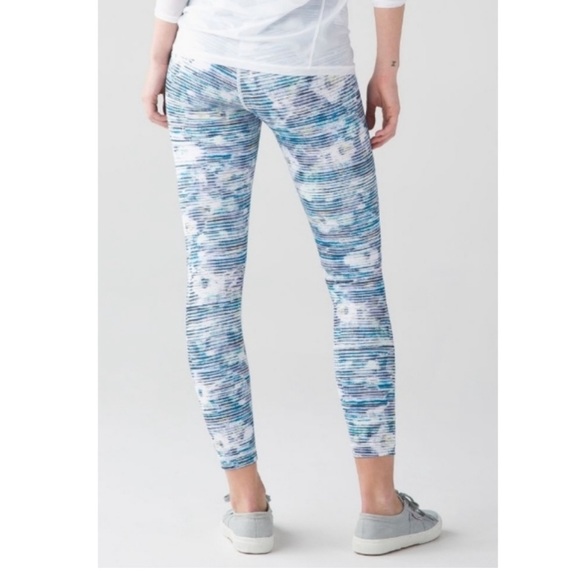 Lululemon 7/8” high times legging. Women size 6 - Picture 6 of 6